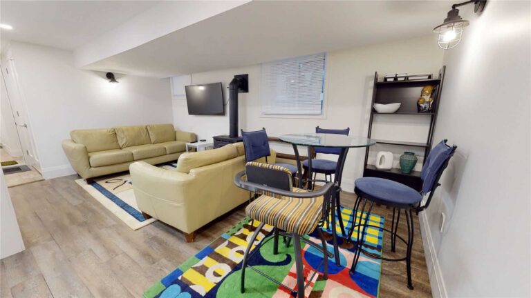 New property listed in Don Valley Village, Toronto C15