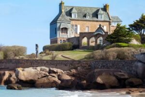 Canadian buyers purchasing property in France lifestyle and investment