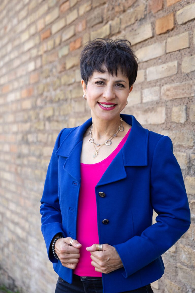 SHOKO professional portrait representing an English-speaking buyer’s agent helping Americans buy property in France